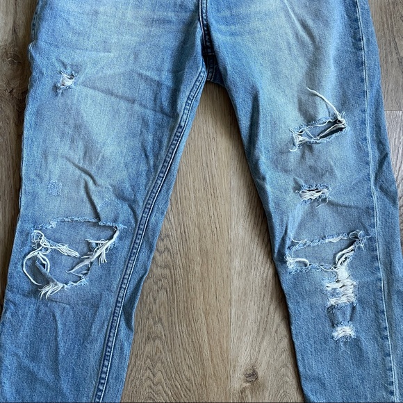 A&F | annie girlfriend high rise distressed raw hem size 25/ 0R - Picture 4 of 7